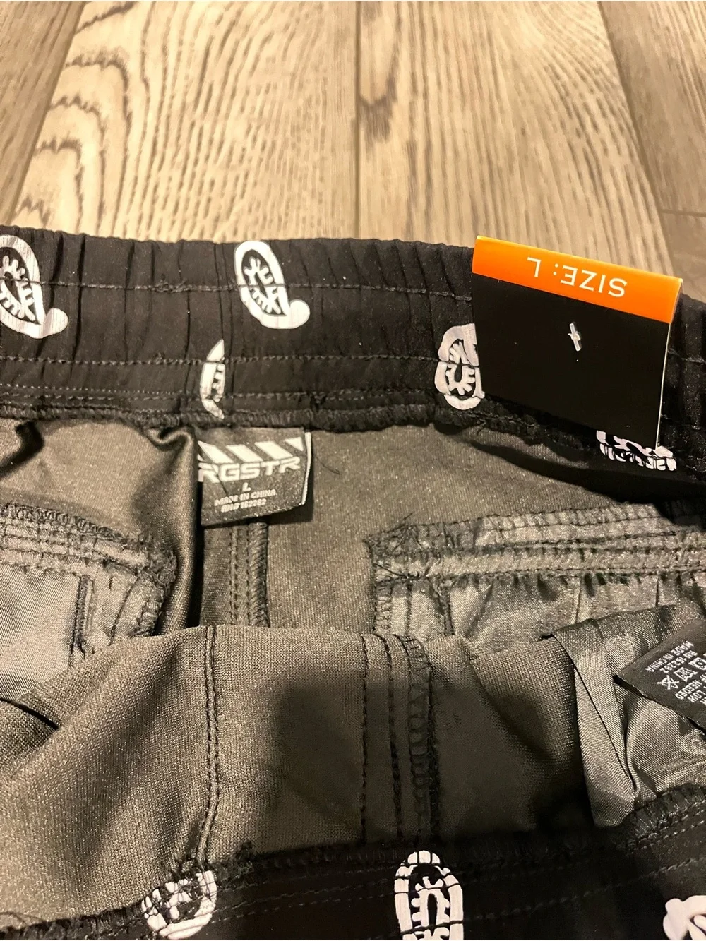 Black Paisley Print Men's Cargo Pants